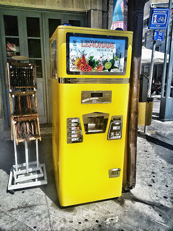 Автомат для лимонада с бумажними стаканами